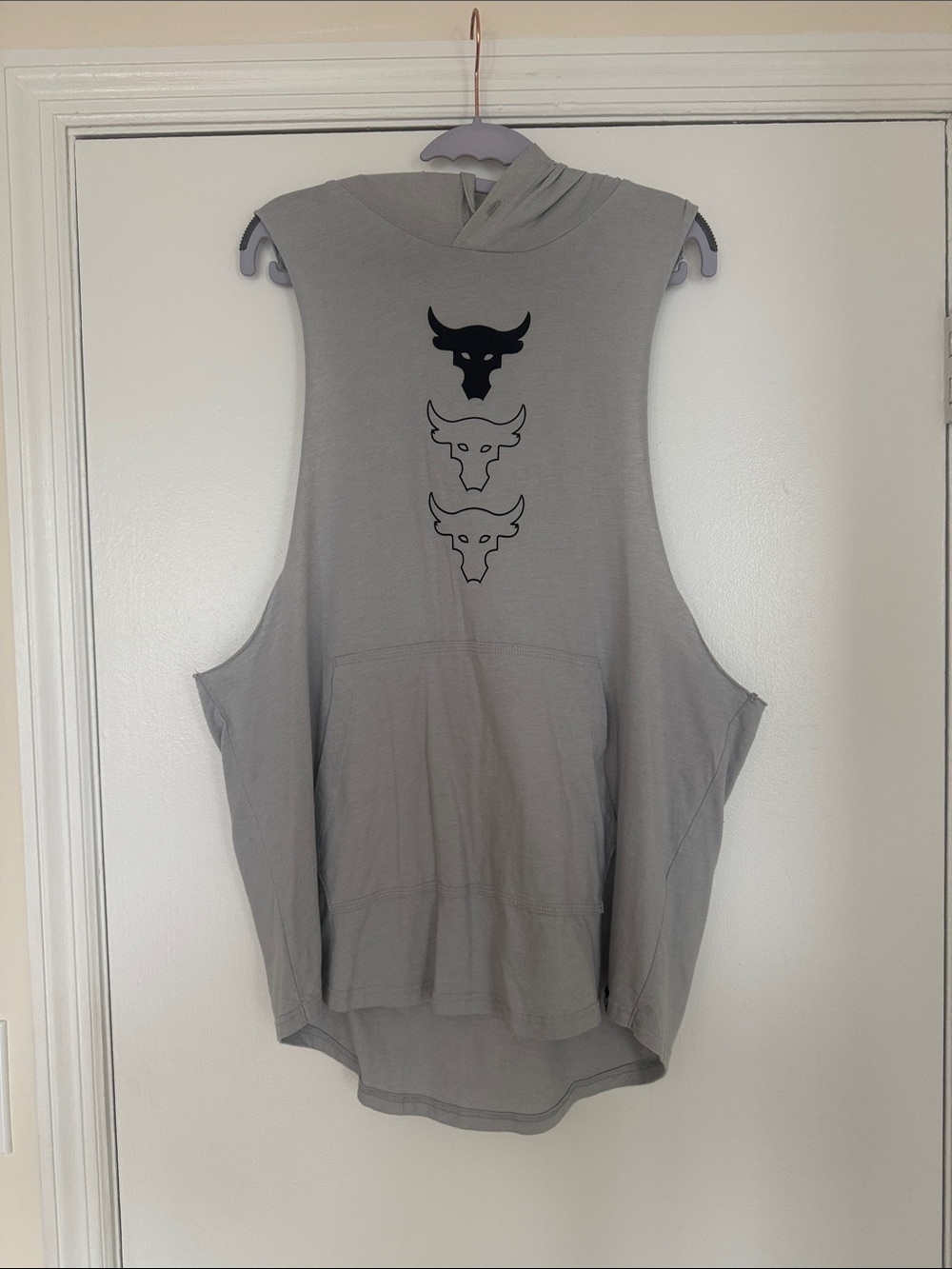 Under Armour Men's Sleeveless Hooded Tank Top in Light Gray with Bull Logo